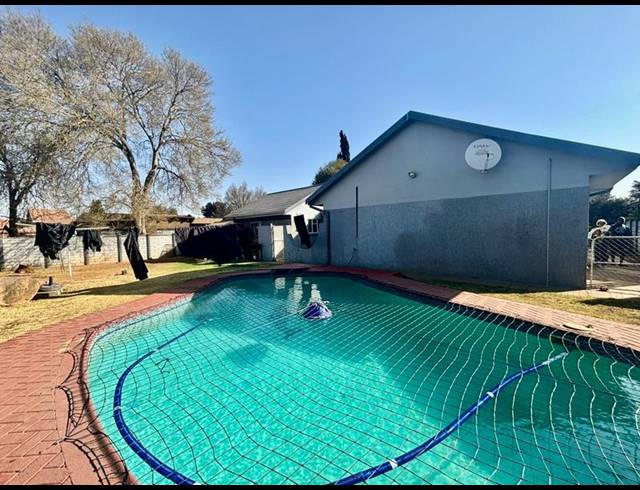 4 BEDROOM HOUSE FOR SALE IN VANDERBIJLPARK SE 6